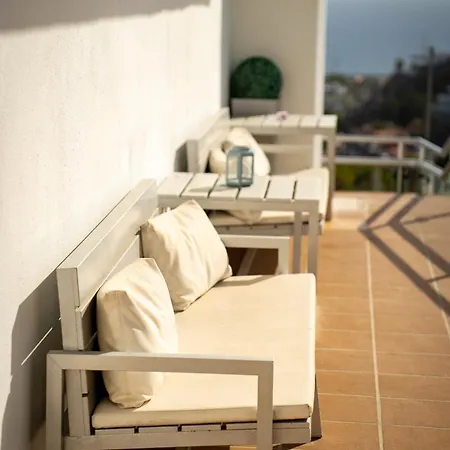 Halley Apartahotel 2*